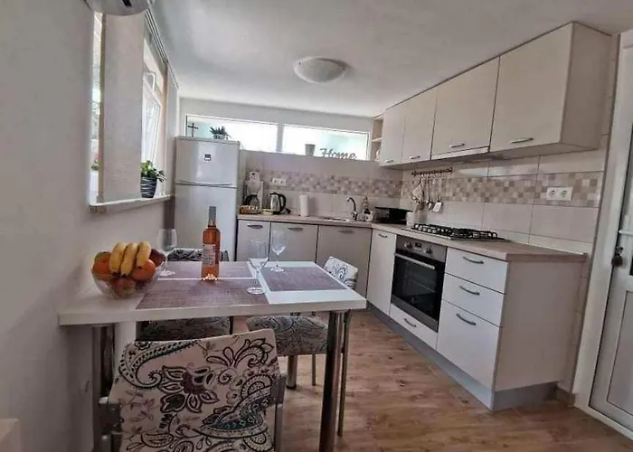 With Parking Space Bribir, Novi Vinodolski - 23380 布里比尔